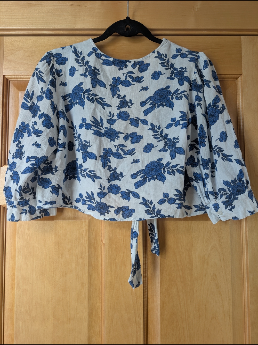 Blue Floral Tie-Front Crop Top - Women - Picture 8 of 9